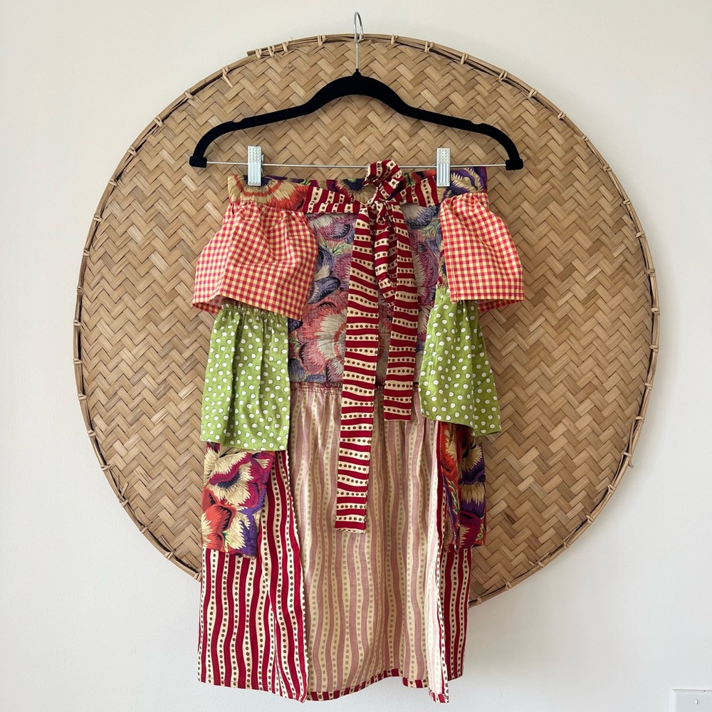 VINTAGE COTTAGE-CORE RUFFLED TIERED HAND-MADE BOHO APRON - COASTAL GRANDMA VIBE - Picture 8 of 10